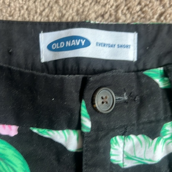 Old Navy Tropical Shorts - Picture 3 of 3